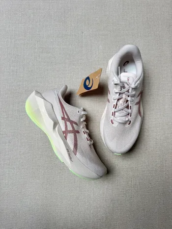 Used Asics Novablast 6 Running Shoes