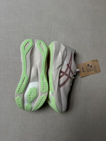Used Asics Novablast 6 bike — image 3 of 4