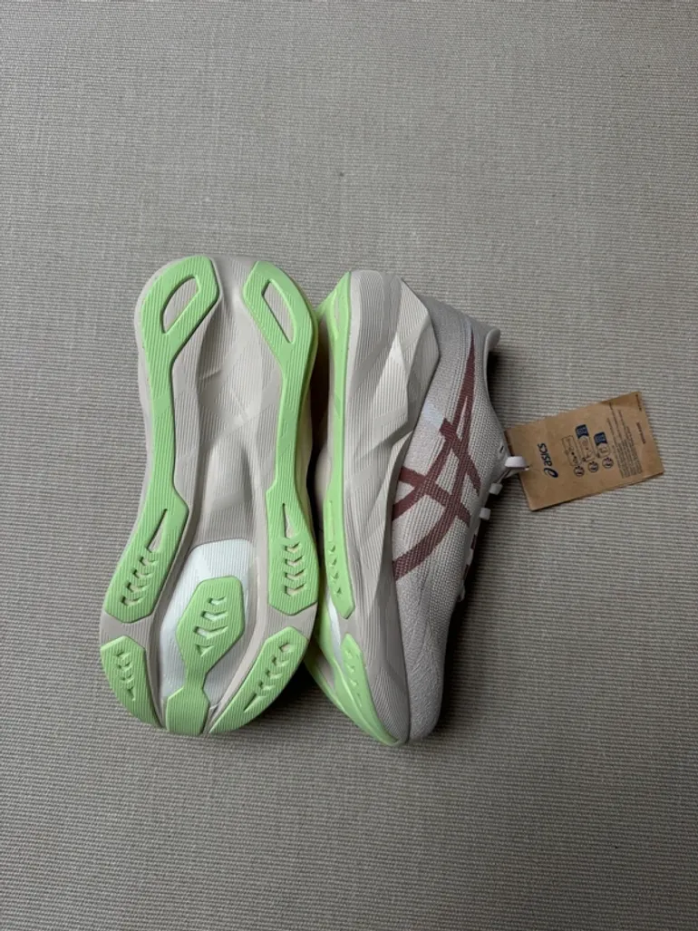 Used Asics Novablast 6 bike — image 3 of 4