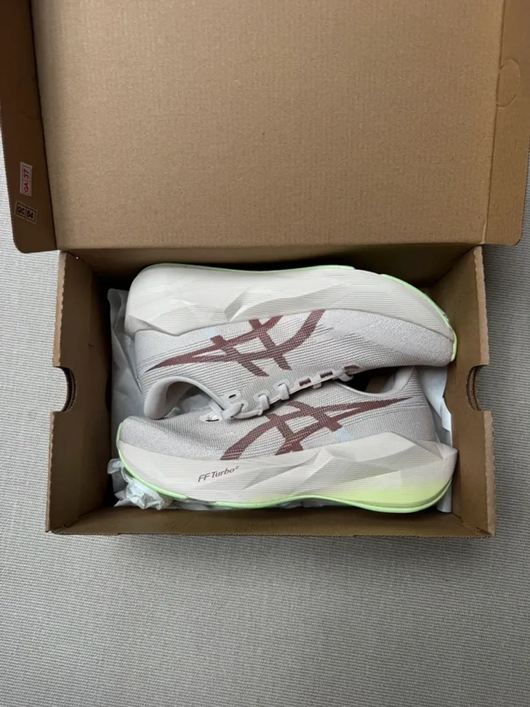 Used Asics Novablast 6 bike — image 2 of 4
