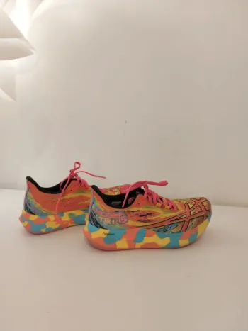 Used Asics Gel-Noosa Tri 15 Running Shoes