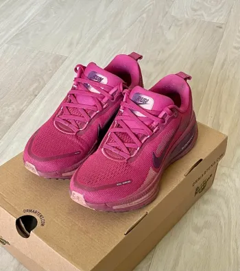 Used Nike Vomero Running Shoes