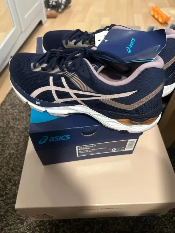 Used Asics Gel Zone 7 Running Shoes