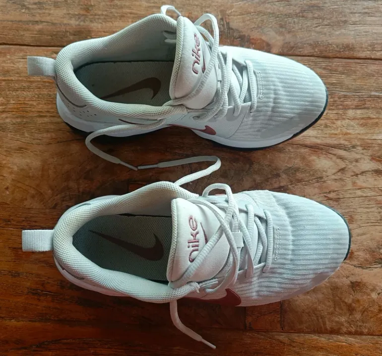 Used Nike Sportschoenen dames bike — image 5 of 6