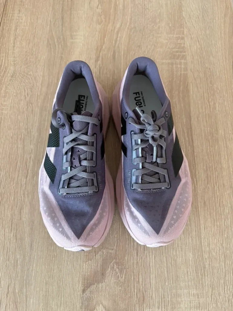 Used New Balance FuelCell Rebel v4 bike — image 2 of 4