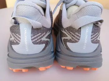 Hoka Challenger 8 GTX bike usato — immagine 6 di 8