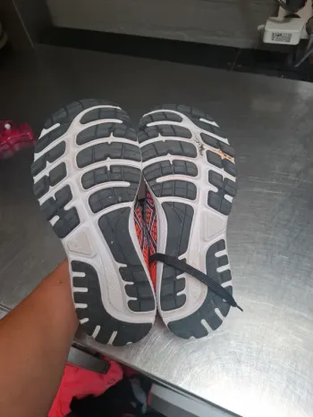 Used Asics Running Shoes bike — image 3 of 6