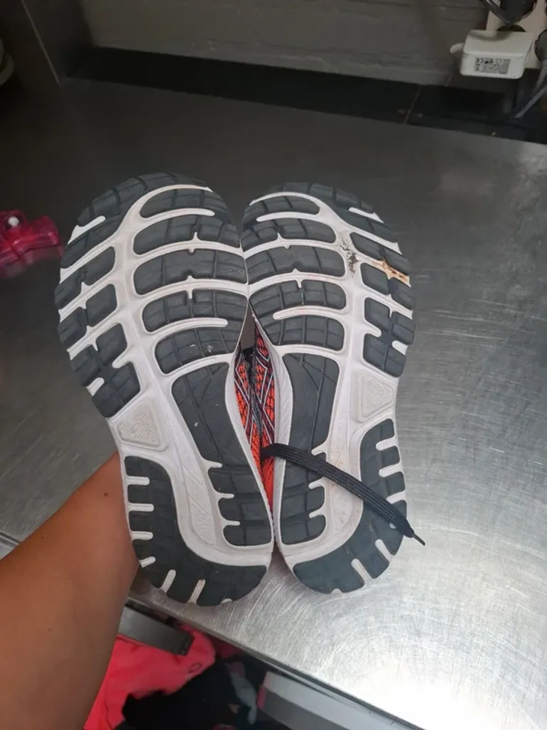 Used Asics Running Shoes bike — image 3 of 6