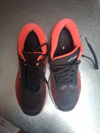 Used Asics Running Shoes bike — image 2 of 6