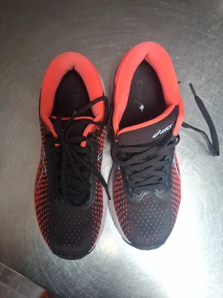 Used Asics Running Shoes bike — image 2 of 6