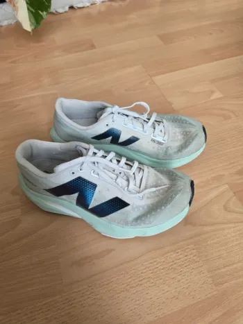 Brugt New Balance FuelCell Rebel Running Shoes