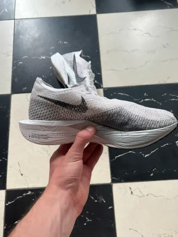 Used White Vaporfly 3 bike — image 10 of 15