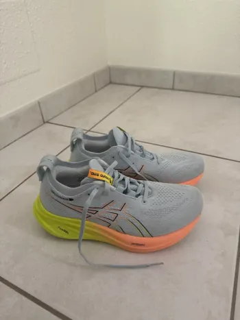 Brugt Asics Gel Nimbus 26 Running Shoes