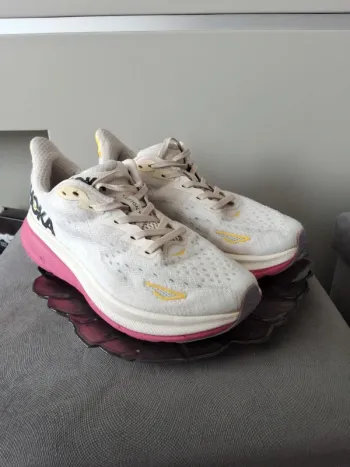 Used Hoka Clifton 9 Running Shoes