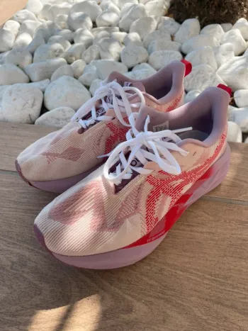 Used Asics Novablast 5 Running Shoes