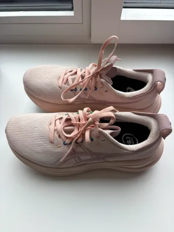 Used Asics Gel Nimbus 28 bike — image 2 of 4