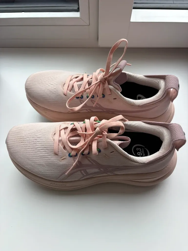 Used Asics Gel Nimbus 28 bike — image 2 of 4