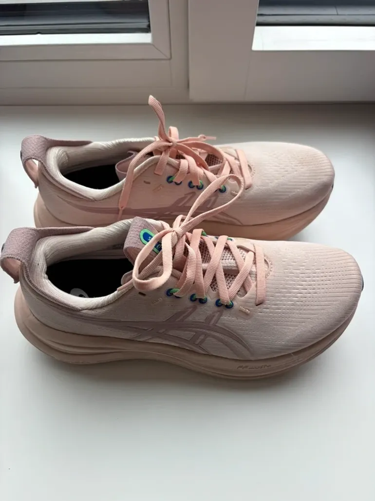 Used Asics Gel Nimbus 28 bike — image 3 of 4