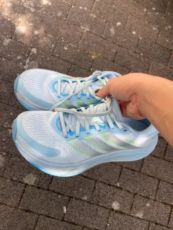 Used Supernova Ease W2 Running Shoes