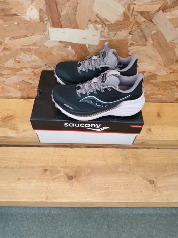 Used Saucony Xodus 3 Running Shoes