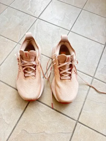 Used Asics Nimbus 25 Running Shoes