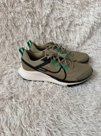 Käytetty Pegasus Nike react trail 4 Running Shoes