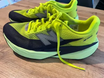 Used New Balance FuelCell Rebel v5 bike — image 2 of 9