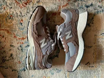 Used New Balance 2002 Running Shoes