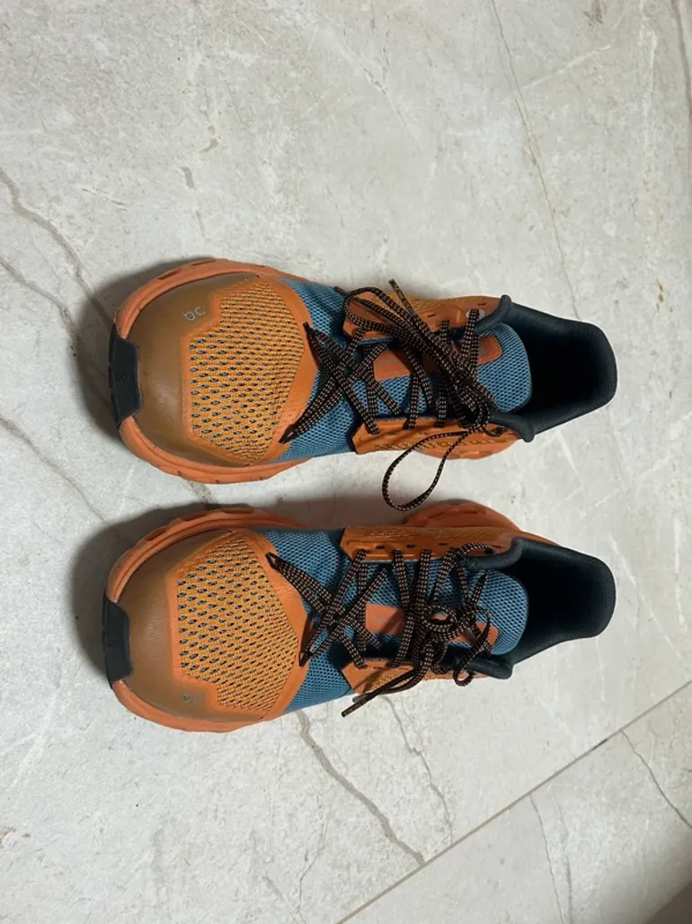 On Running Schuhe bike usato — immagine 7 di 15
