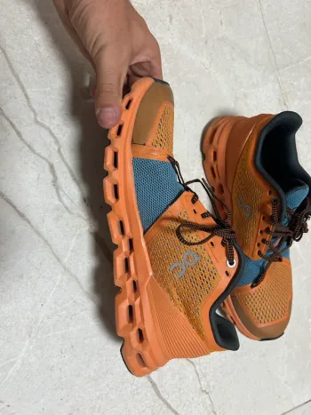 On Running Schuhe bike usato — immagine 4 di 15