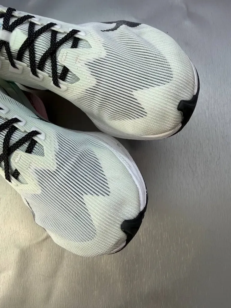 Used White ZoomX Vaporfly Next% 4 bike — image 25 of 27