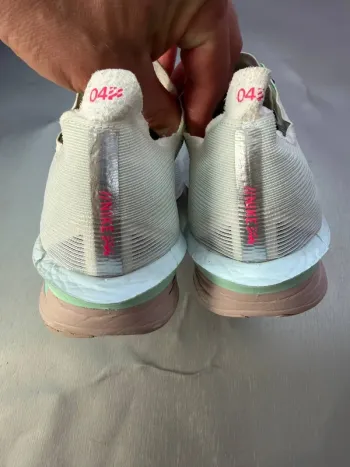 Used White ZoomX Vaporfly Next% 4 bike — image 15 of 27