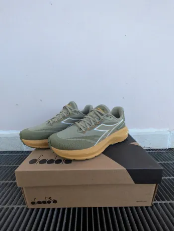 Käytetty Diadora Nucleo 2 GR 2025 Running Shoes