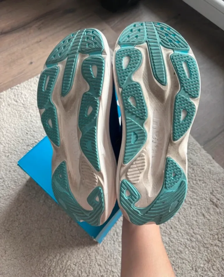 Hoka Running Shoes bike d'occasion — image 5 sur 7