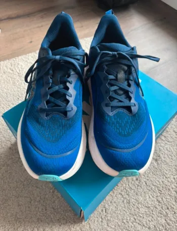 Hoka Running Shoes bike d'occasion — image 2 sur 7
