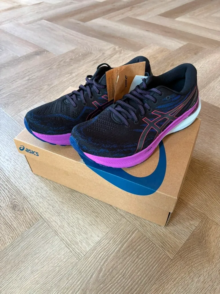 Used Asics Kayano 28 bike — image 2 of 9