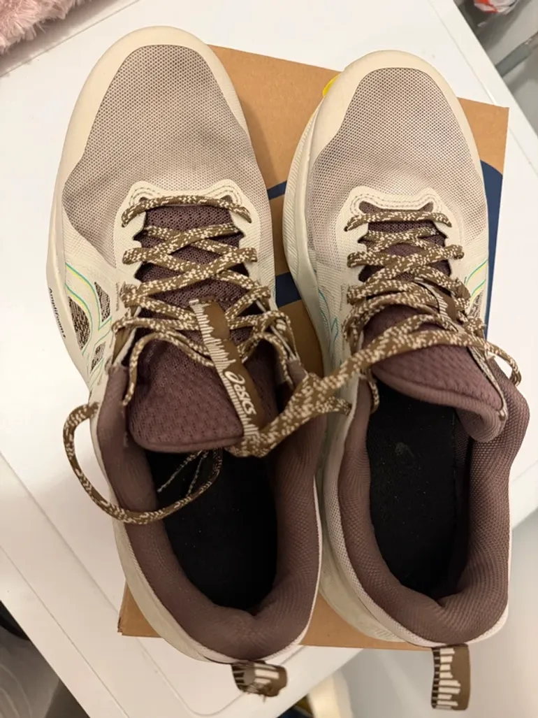 Used Asics Gel Sonoma bike — image 4 of 5
