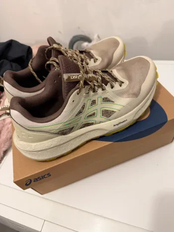 Used Asics Gel Sonoma Running Shoes