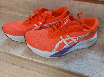 Asics Magic Speed Running Shoes d'occasion