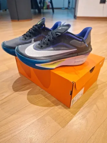 Nike Zoom Fly Running Shoes d'occasion