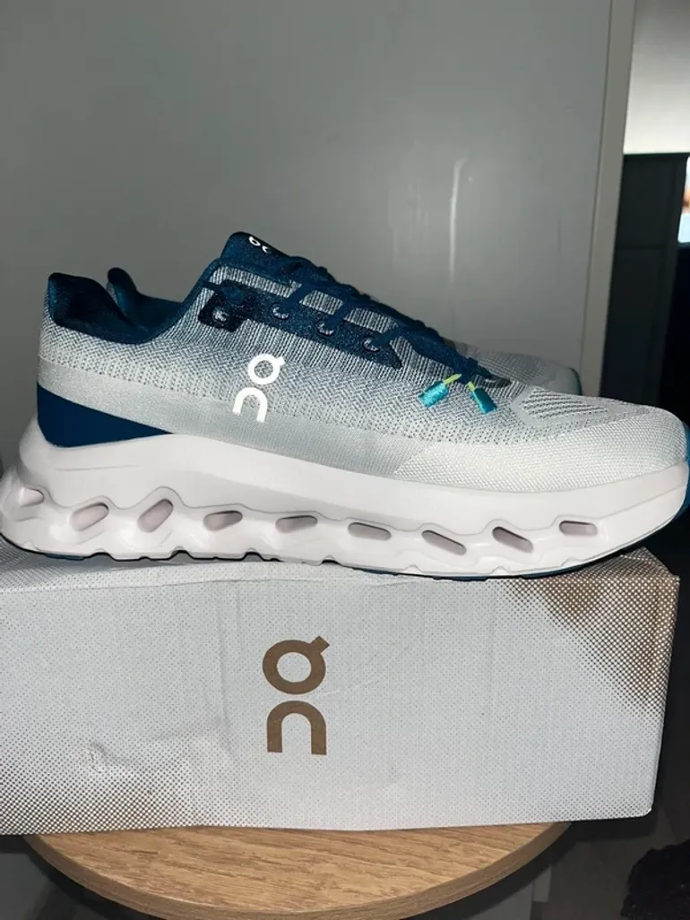 Tweedehands On Running Shoes bike — afbeelding 2 van 4