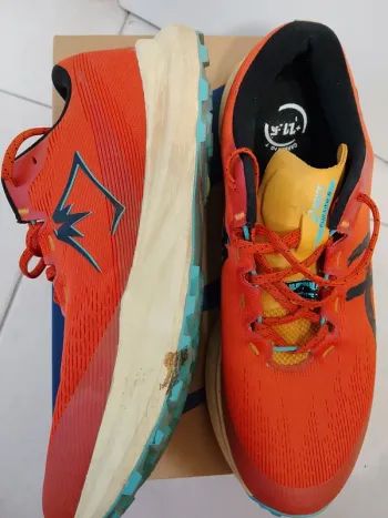 Used Asics Fuji Lite 6 Running Shoes