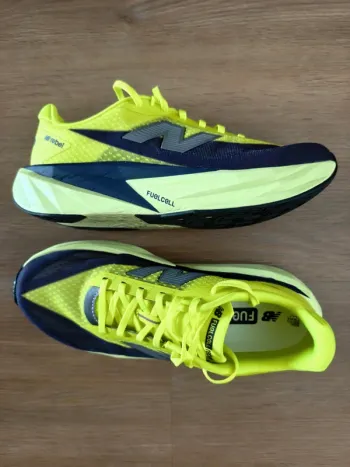 Used New Balance Fuelcell v5 bike — image 2 of 4