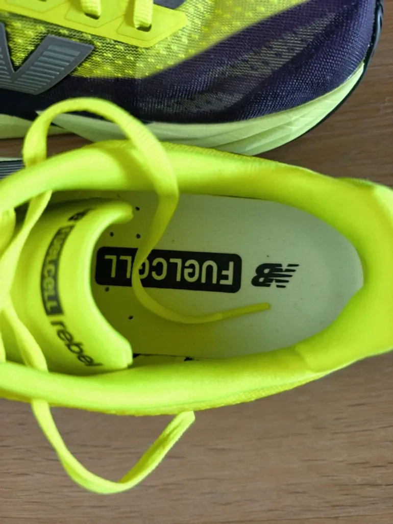 Used New Balance Fuelcell v5 bike — image 4 of 4