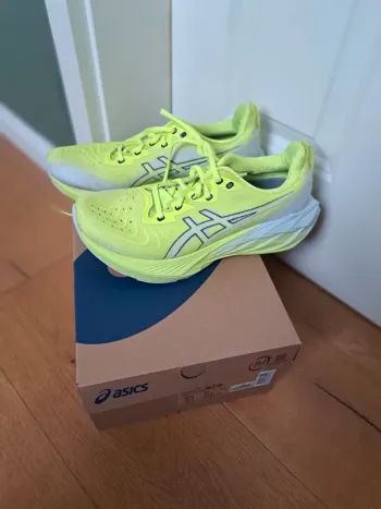 Used Asics Novablast 4 Running Shoes