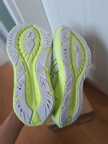 Used Asics Novablast 4 bike — image 5 of 5