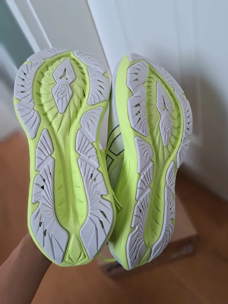 Used Asics Novablast 4 bike — image 5 of 5