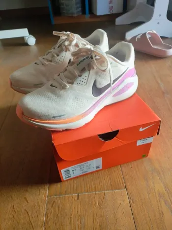 Used Nike Structure 26 Running Shoes