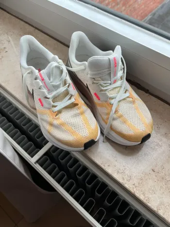 Used Clean Air Zoom Structure 25 Running Shoes