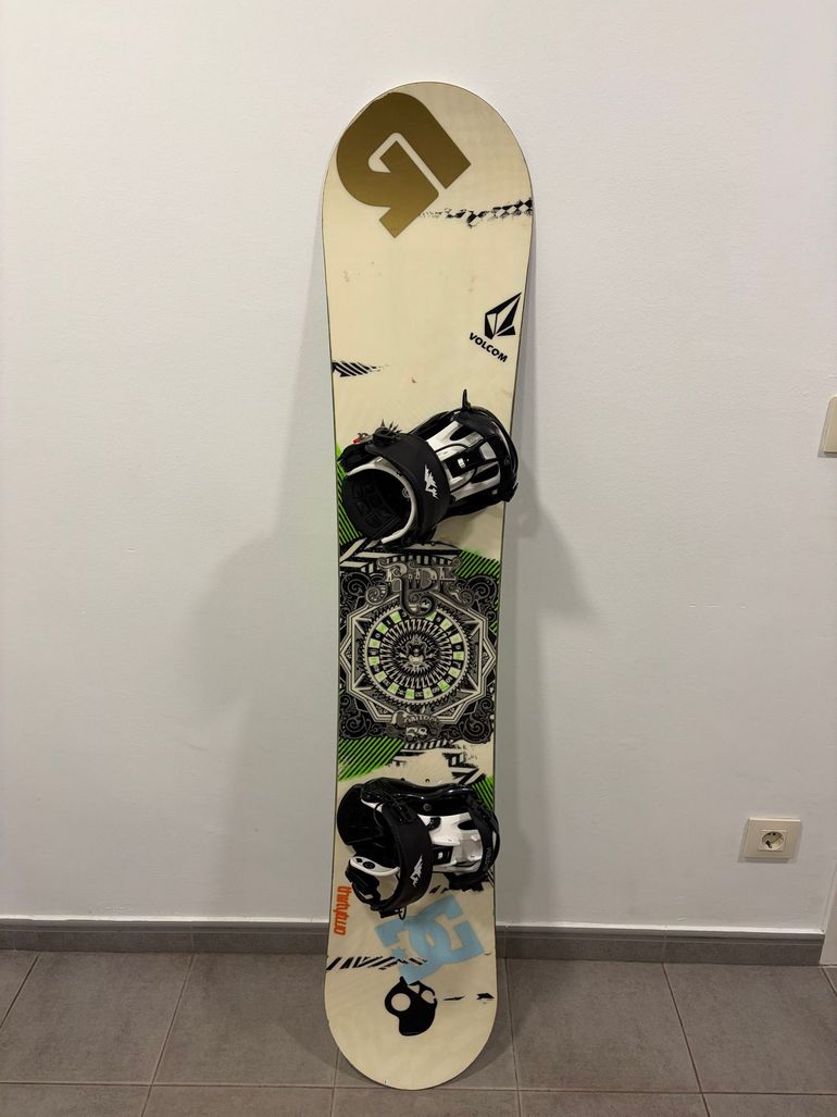 ride control snowboard 158 Commissioner 2025 this adult snowboard is built with a twin standard camber and a quadratic sidecut for precise control on the slopes Ride Snowboard Control V2 -